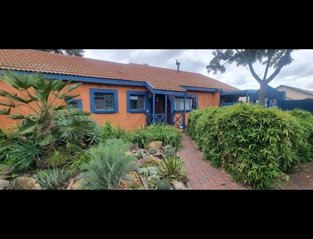 3 BEDROOM HOUSE FOR SALE IN KOSMOSPARK